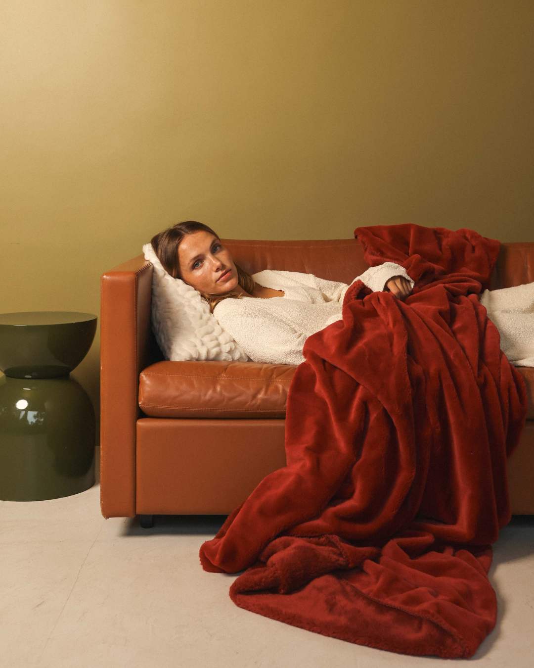 غطاء مريح أحادي اللون مريح بلون أحمر روزوود thumbnail 3