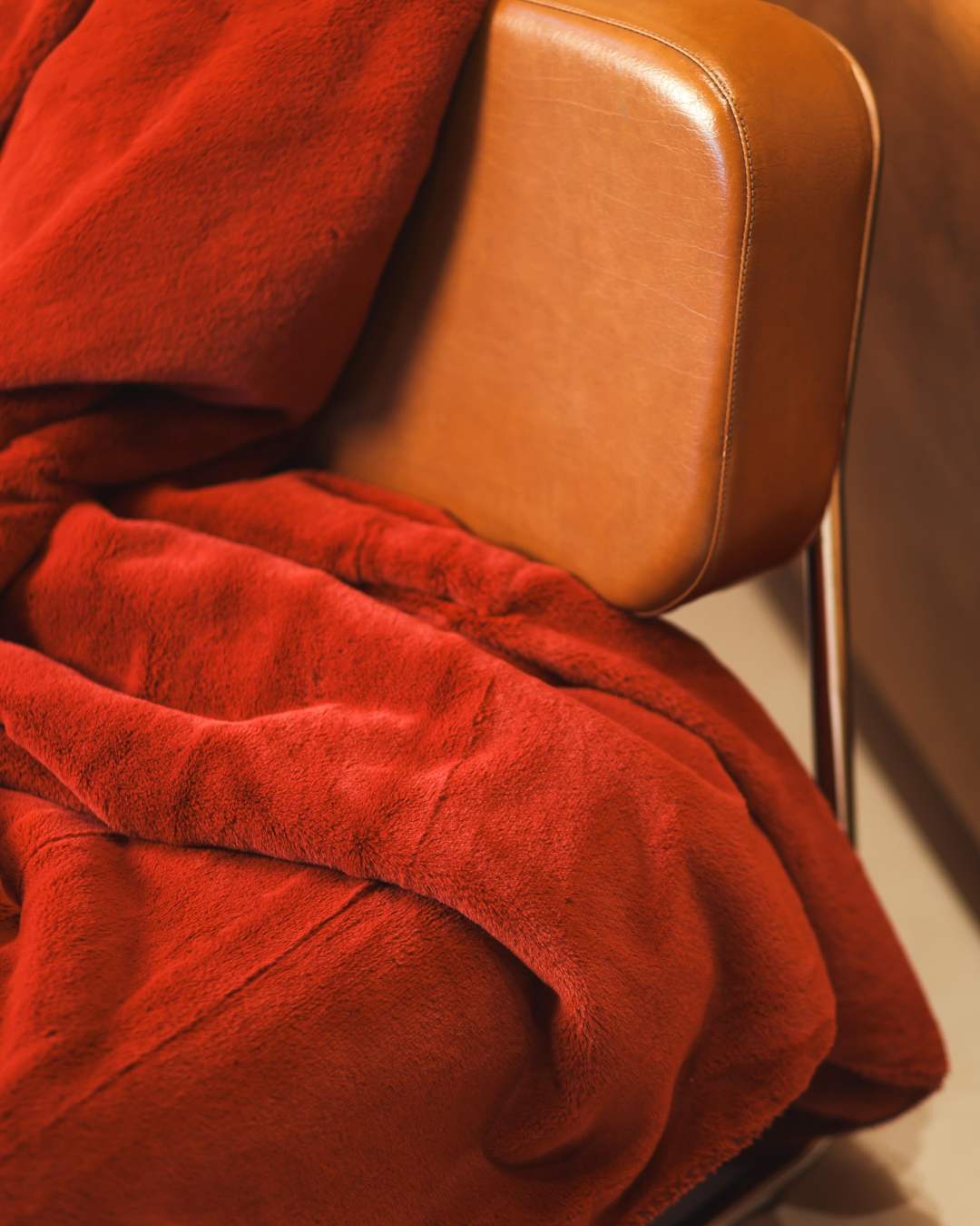 غطاء مريح أحادي اللون مريح بلون أحمر روزوود