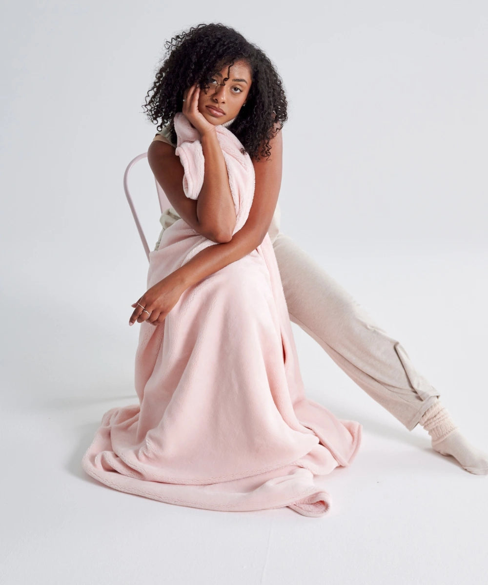 Cosy powder pink fleece waro on a woman's legs