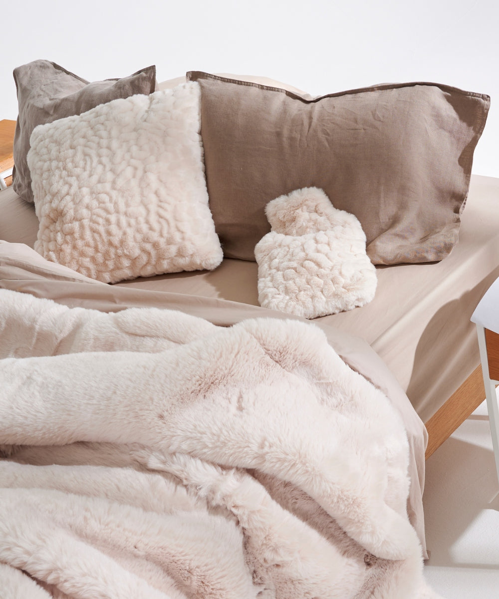 Coussin Fausse Fourrure - Galet blanc thumbnail 2