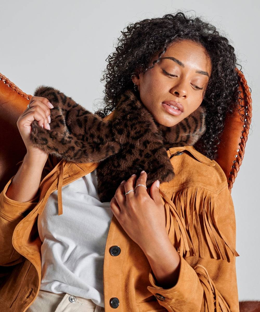 Écharpe fausse fourrure – léopard foncé thumbnail 5