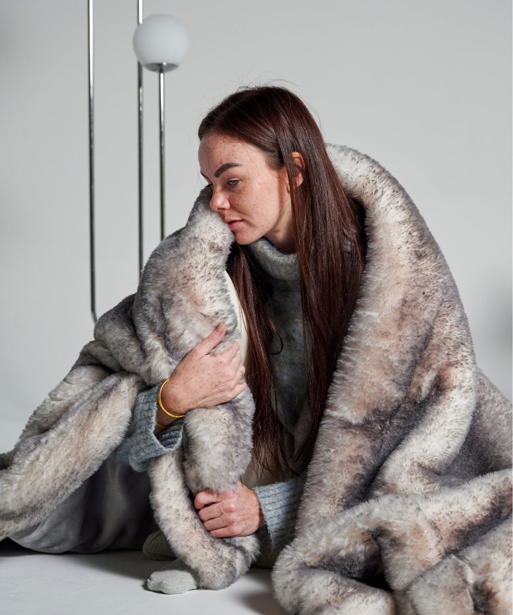 Sensation grey faux fur throw thumbnail 4