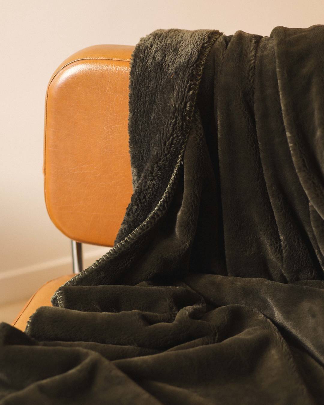 غطاء مريح بلون التنوب أحادي اللون - كاكي thumbnail 4