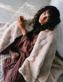 <h2>Plaids Fausse</h2><h2>Fourrure</h2>