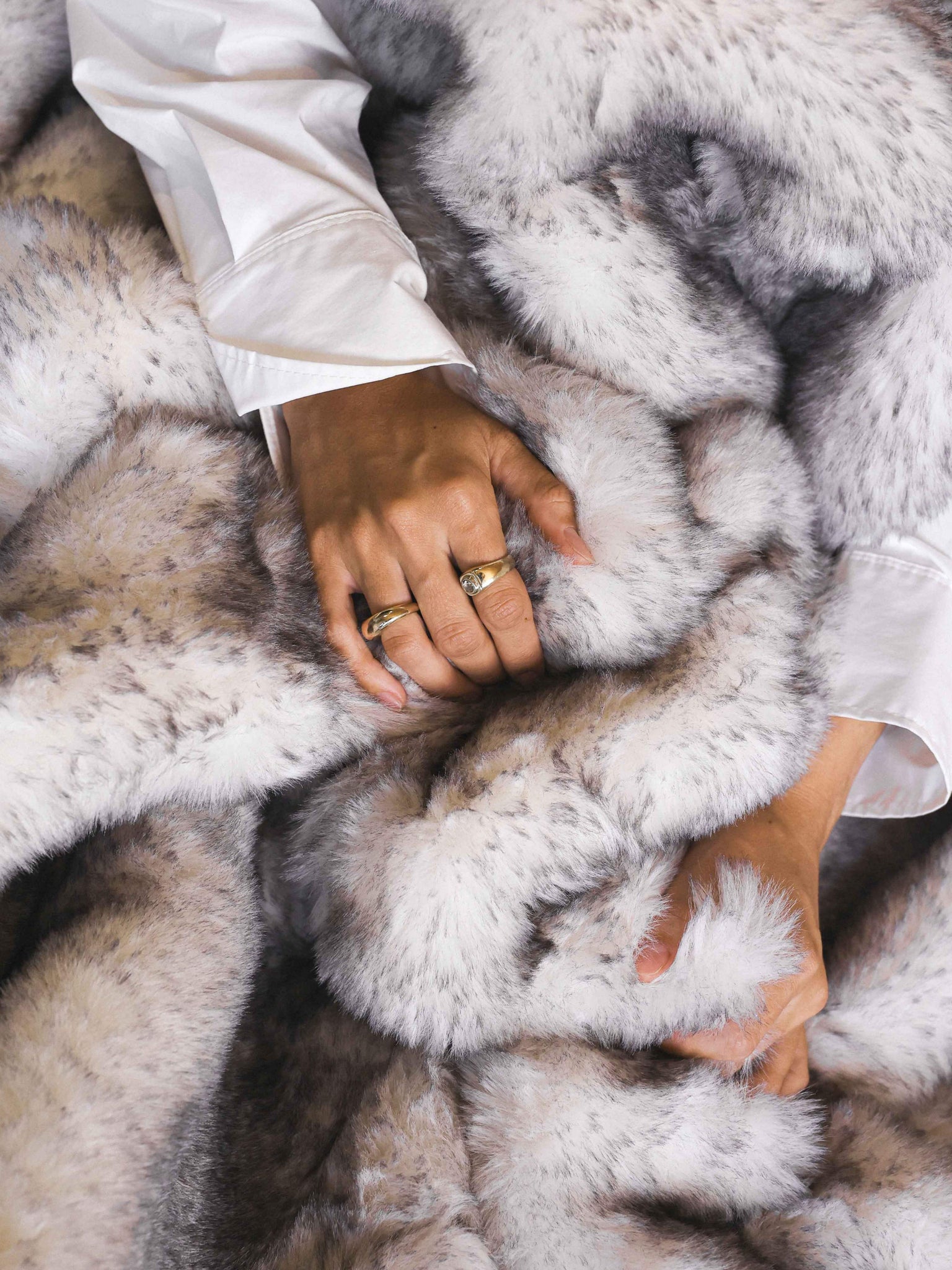 Sensation grey faux fur throw thumbnail 5