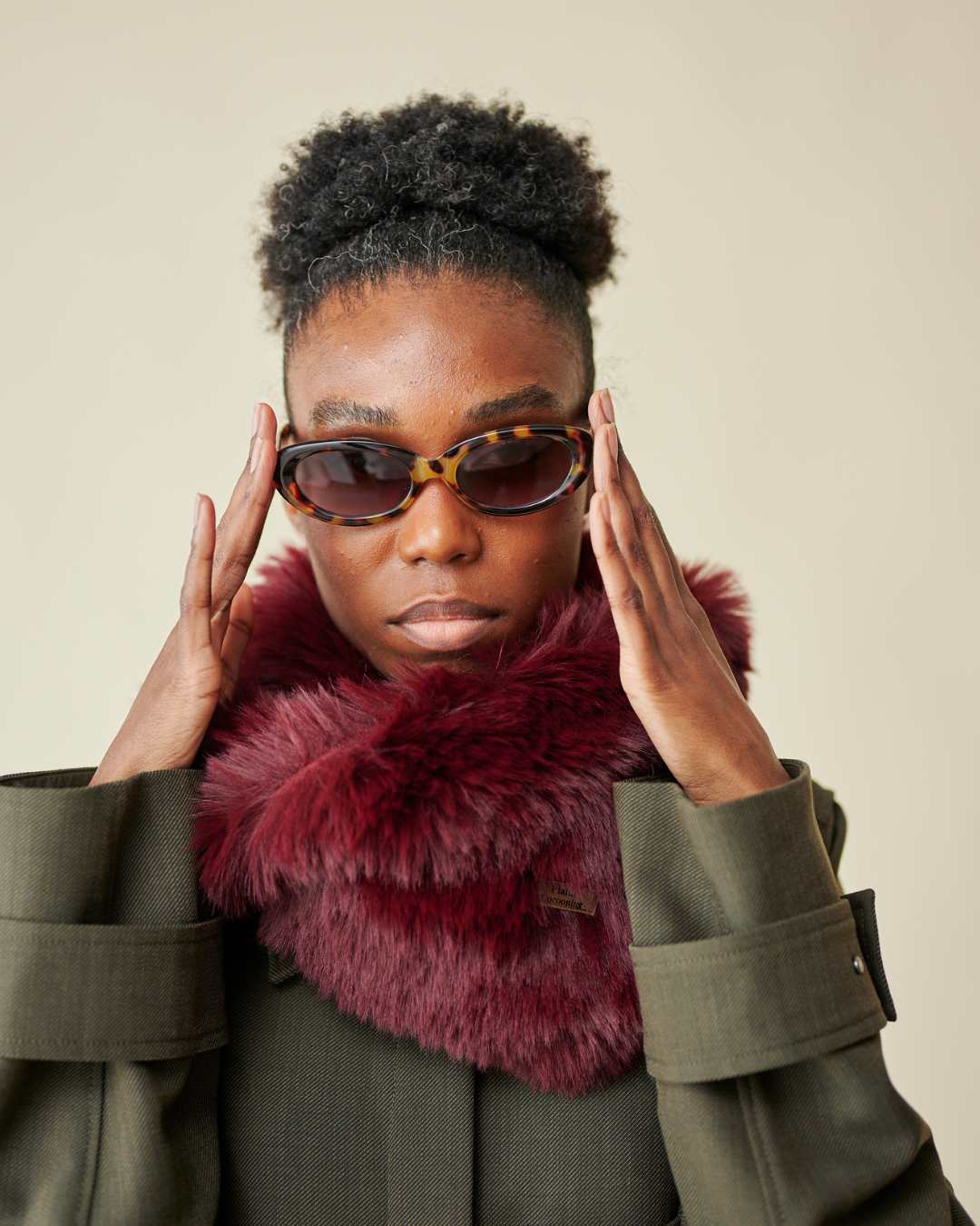 قلادة من الفرو الصناعي - بوردو thumbnail 5