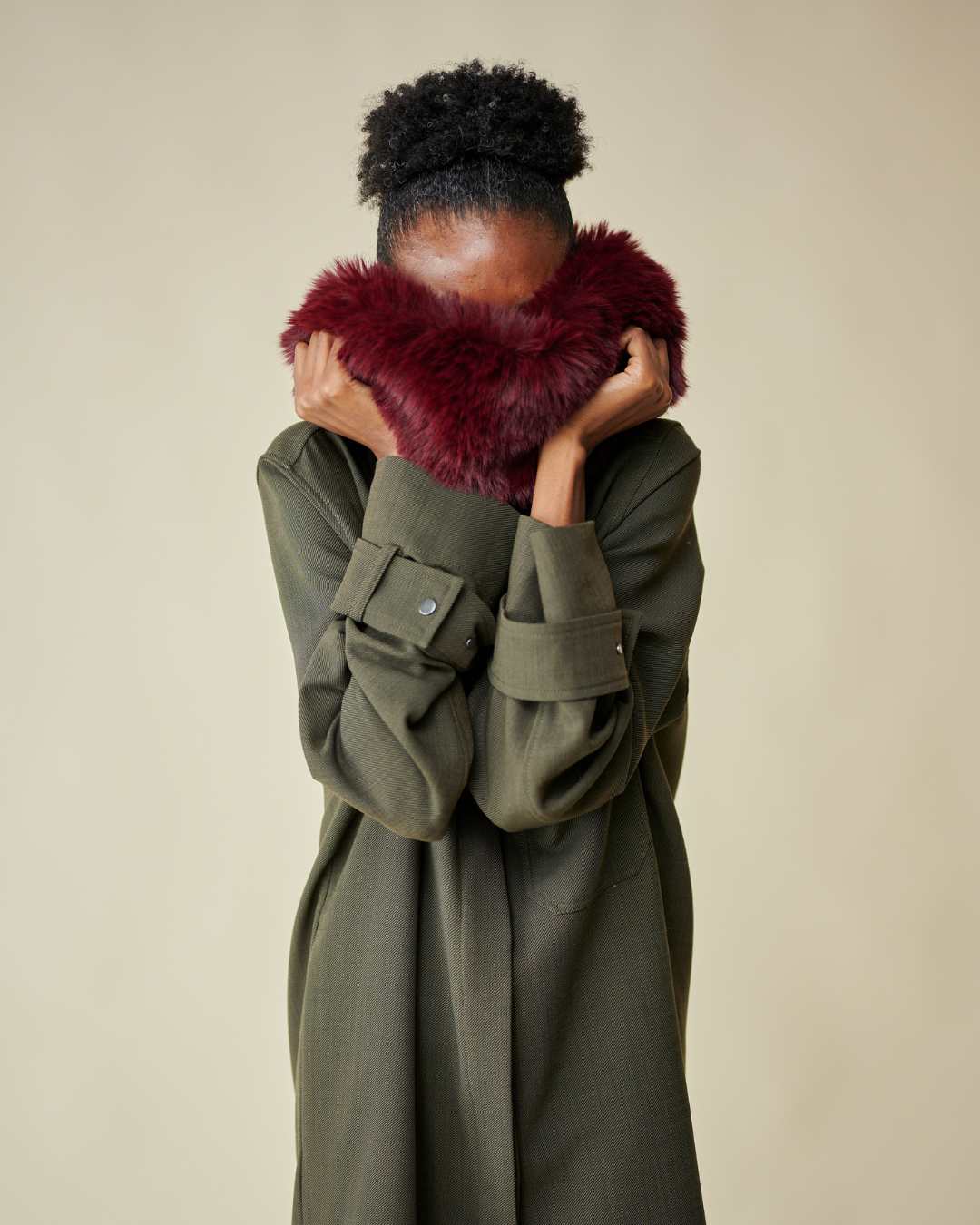 قلادة من الفرو الصناعي - بوردو thumbnail 1