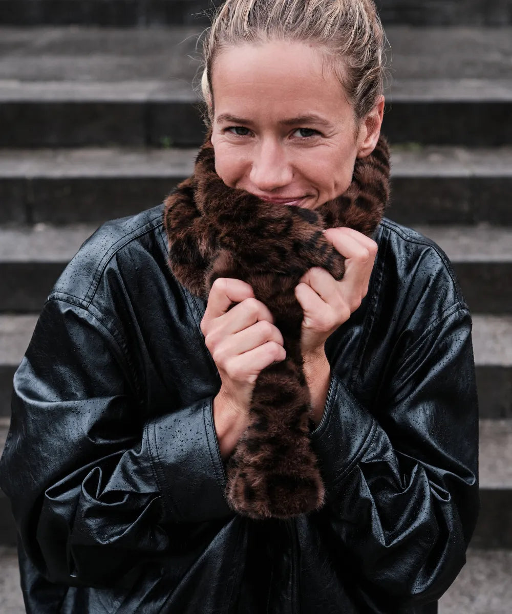 Faux fur scarf - dark leopard thumbnail 3