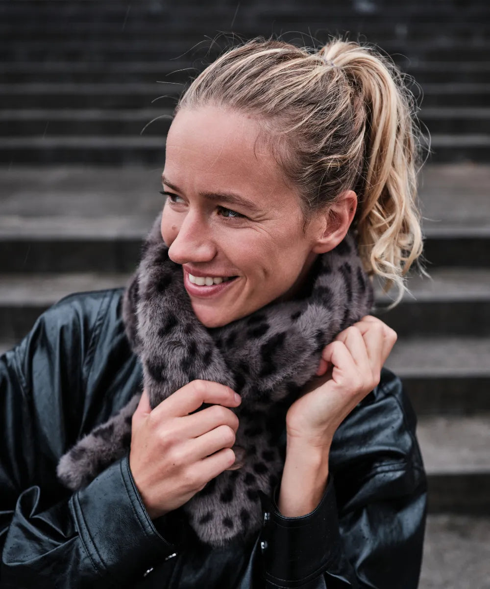 Faux fur scarf - leopard grey thumbnail 2