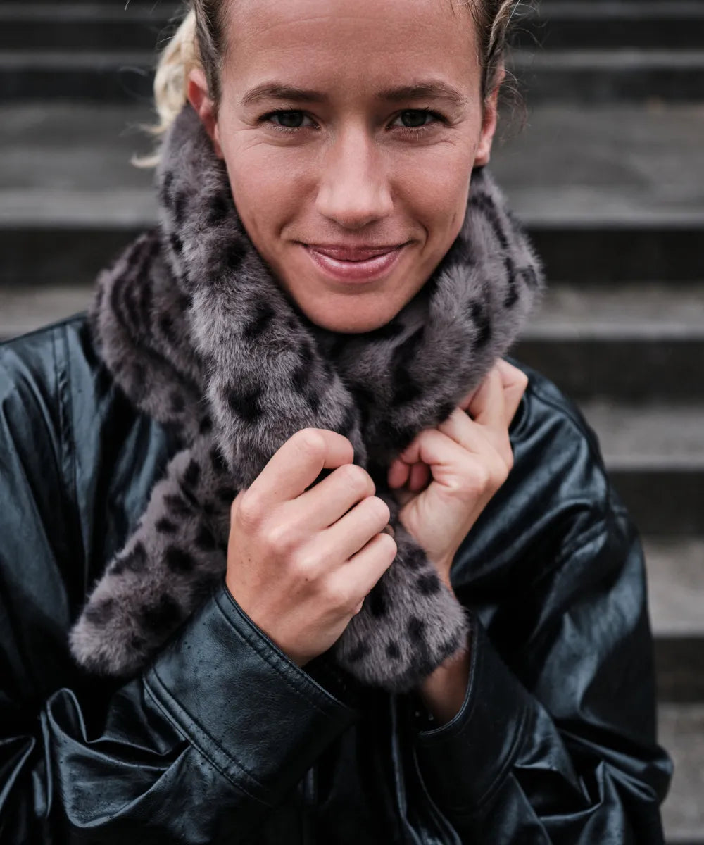 Faux fur scarf - leopard grey thumbnail 3