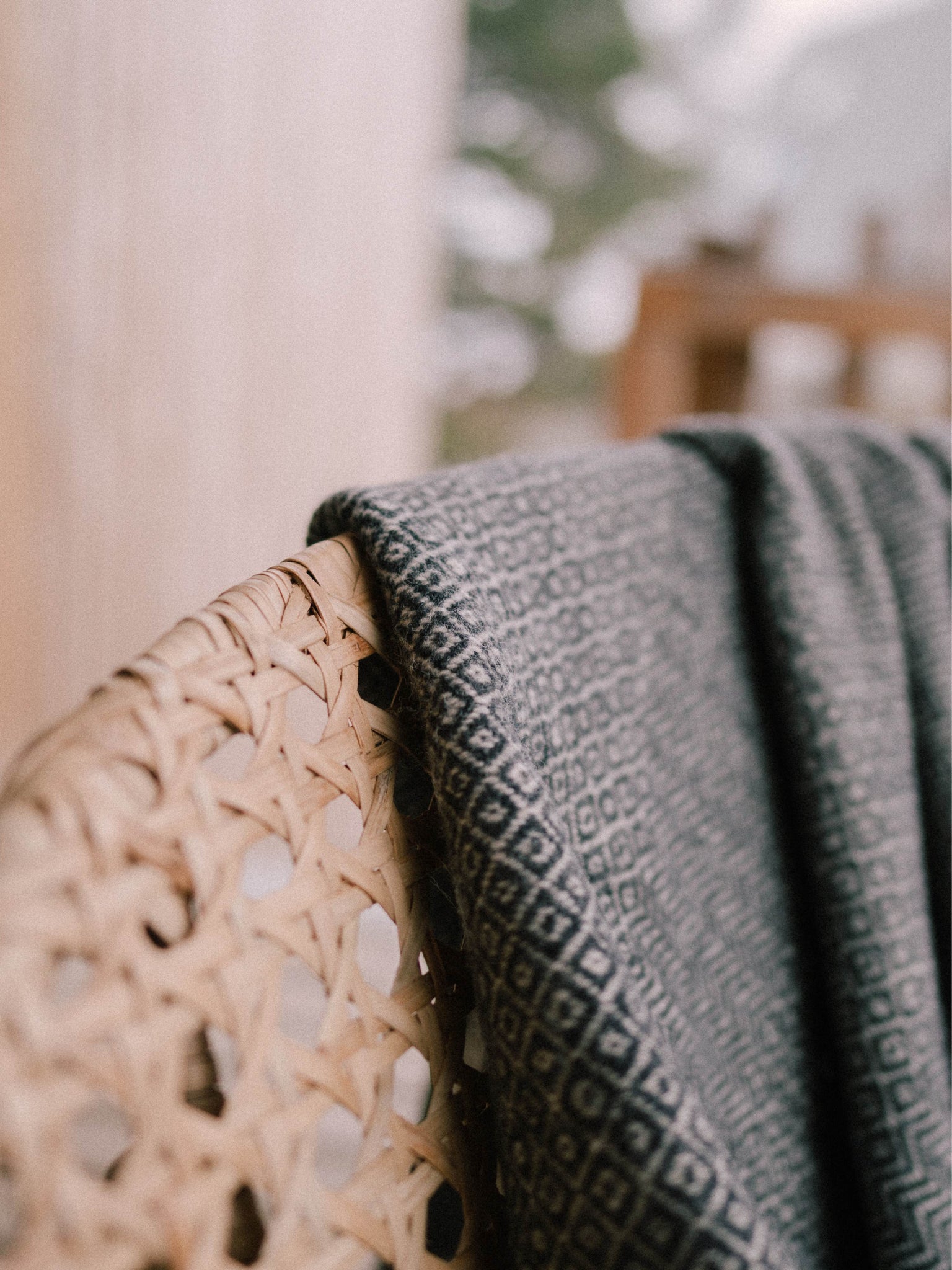 Plaid Laine Faux Unis Noir de Velay thumbnail 5