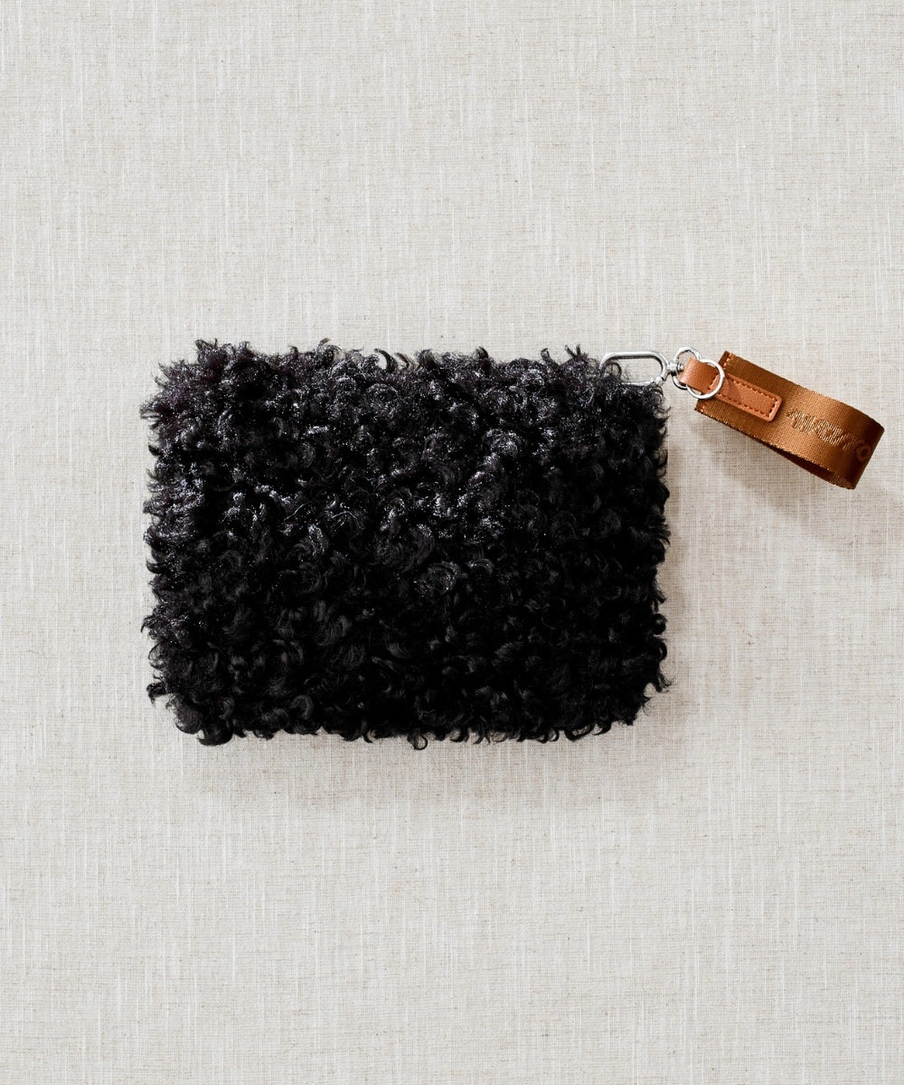حقيبة صغيرة بسحاب من قماش بوكلت أسود