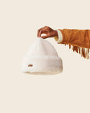 Bonnet en laine blanc WARO présenté seul sur fond clair, accessoire hiver chaud et confortable.