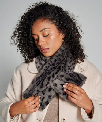 Grey leopard faux fur scarf - Soft and practical – The Waro