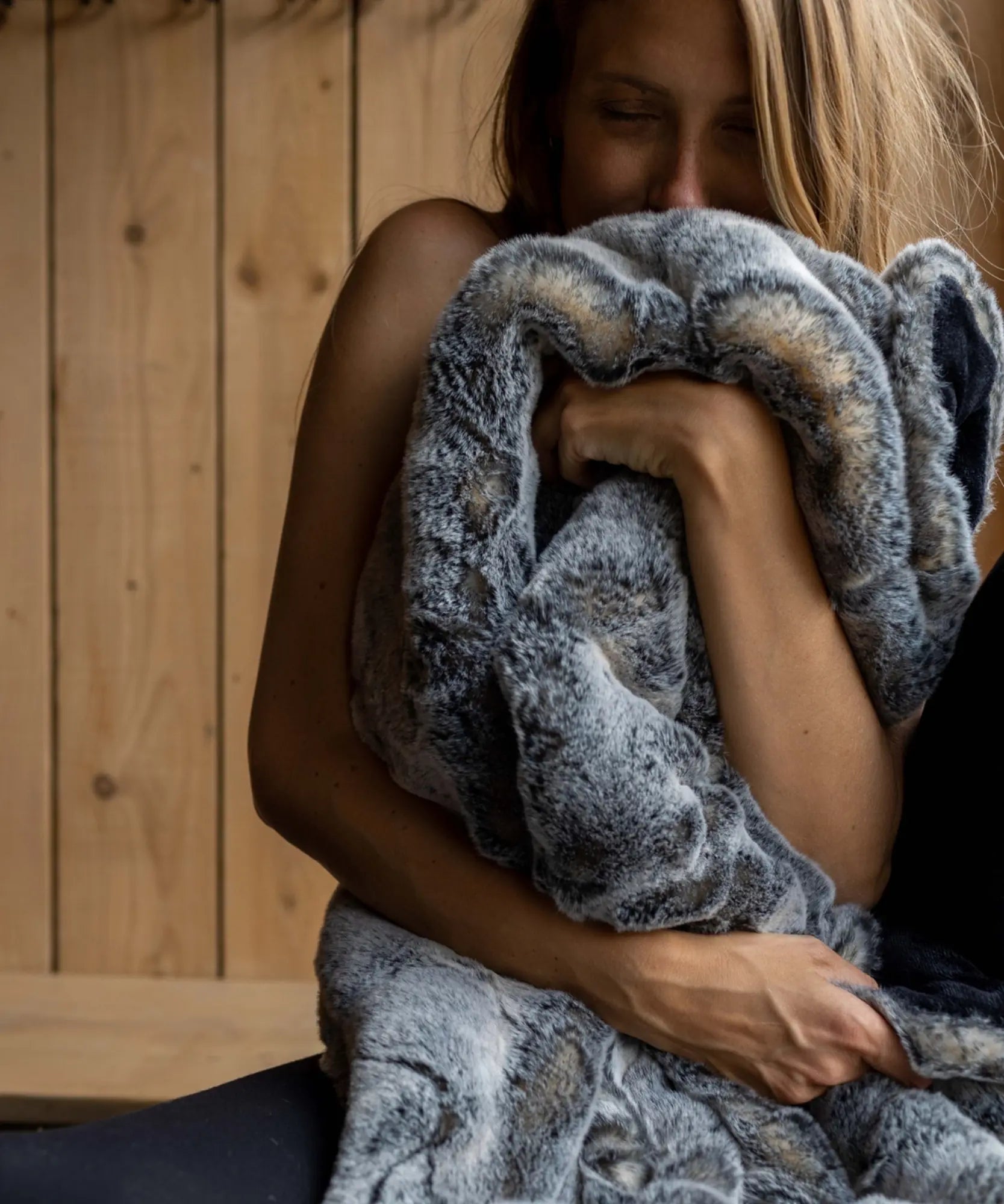 Plaid Fausse fourrure Frisson Sombre gris thumbnail 1