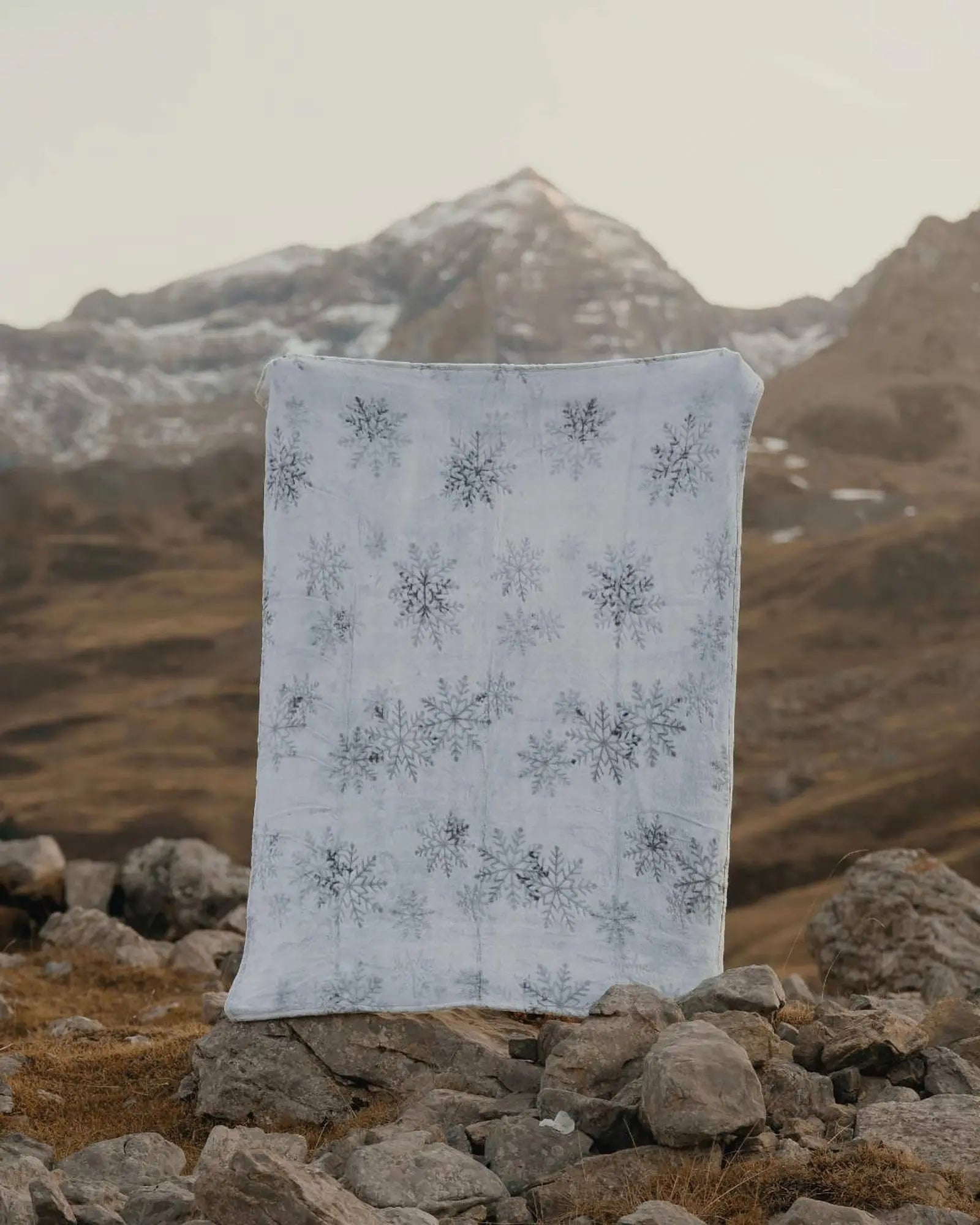 Plaid Polaire - Iconique Snowflakes gris thumbnail 3
