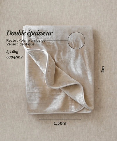 Plaid polaire waro beige posé à plat sur un fond beige 