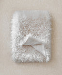 Plaid fausse fourrure douchka waro posé àplat 