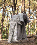 Plaid polaire tigre gris waro dans une foret 