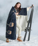 Plaid polaire télécabine waro autour d’une femme 