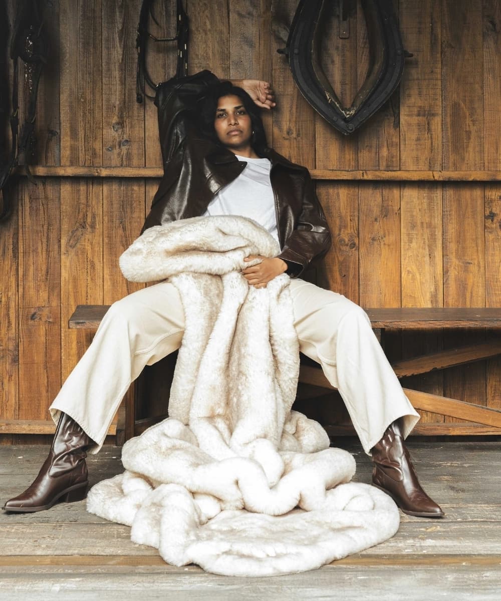 Sensation beige faux fur throw thumbnail 3