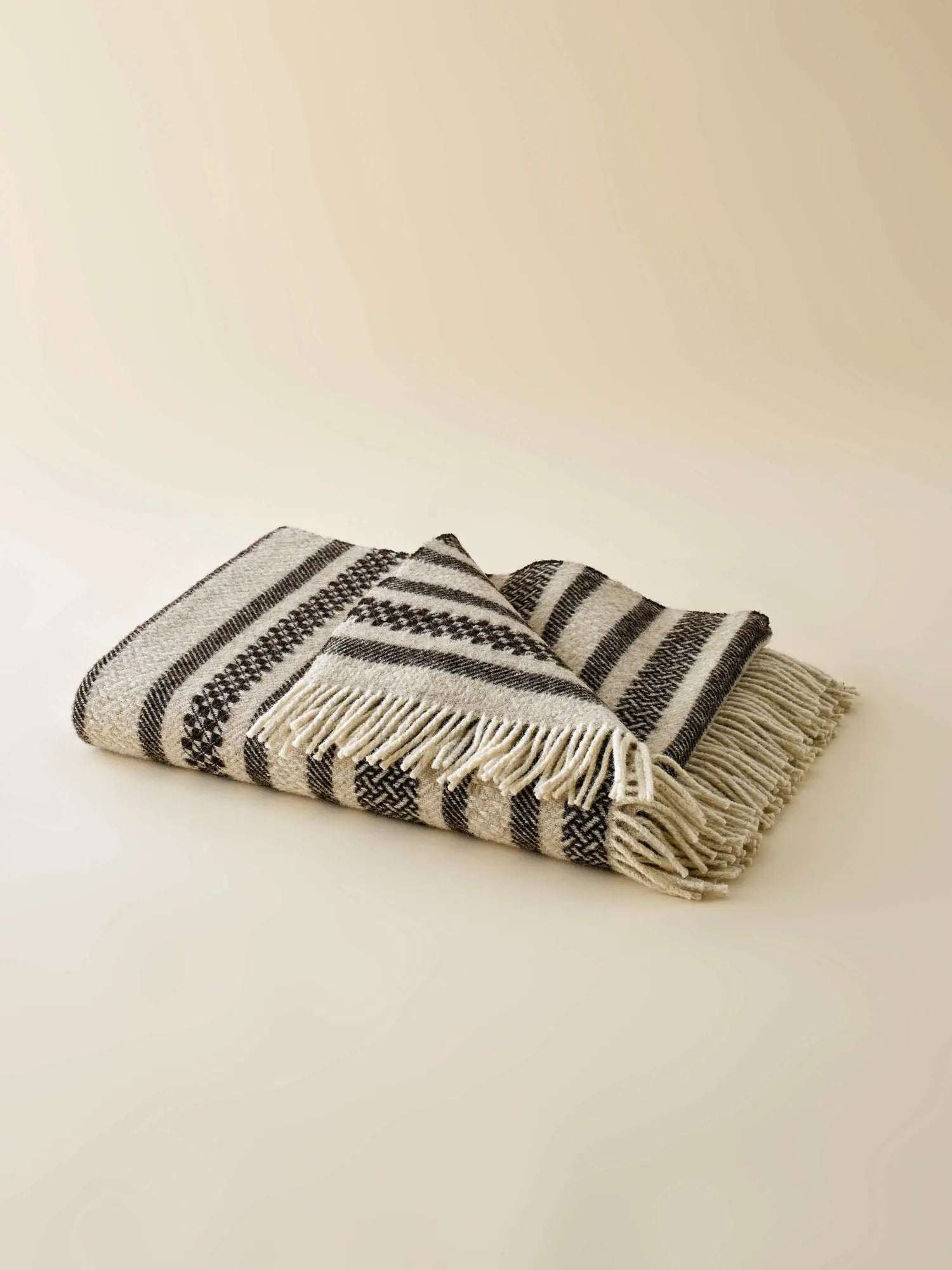 Wool Blanket Erik Black from Velay  thumbnail 4