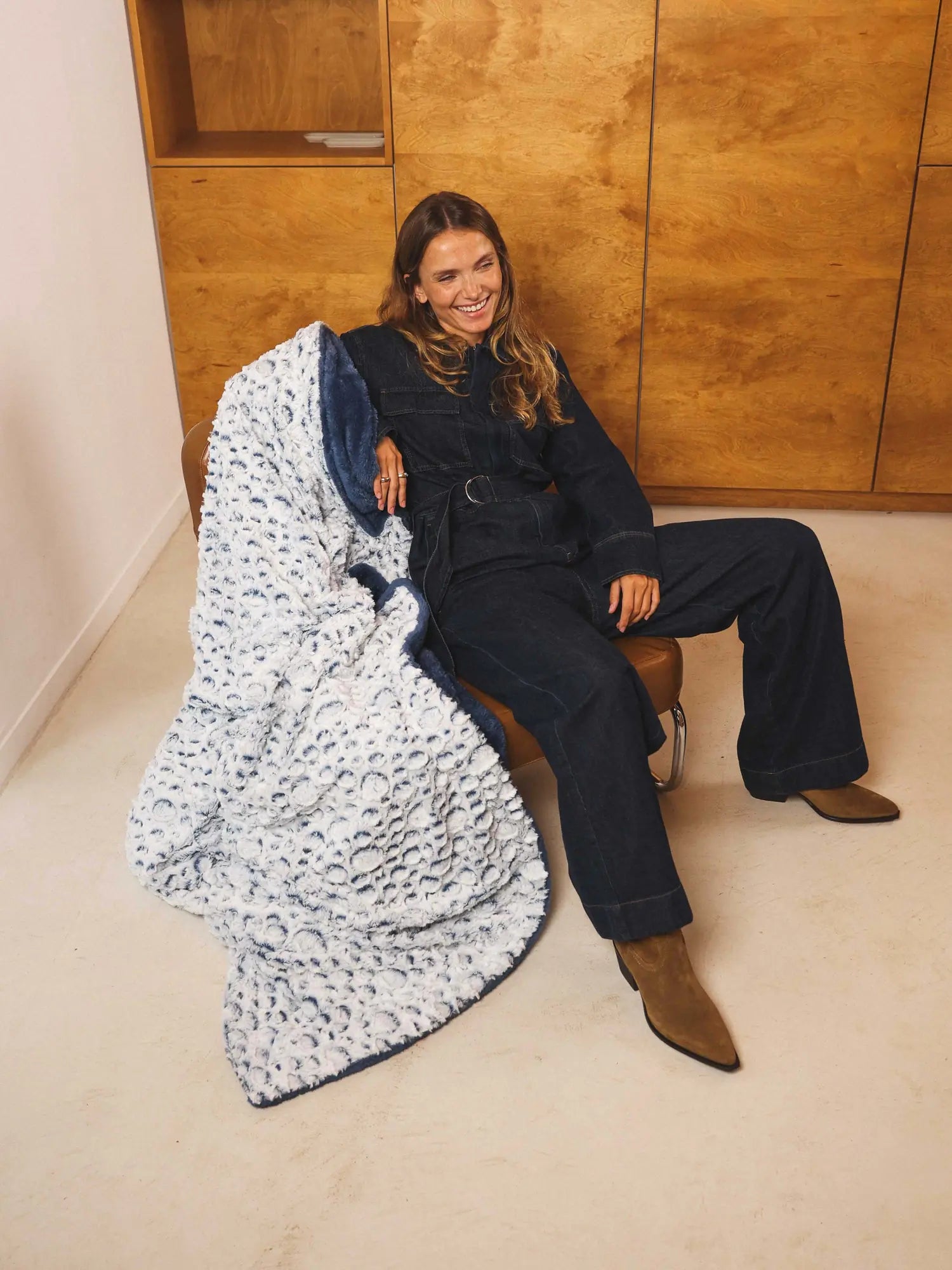 Rain Dots blue fleece blanket thumbnail 3