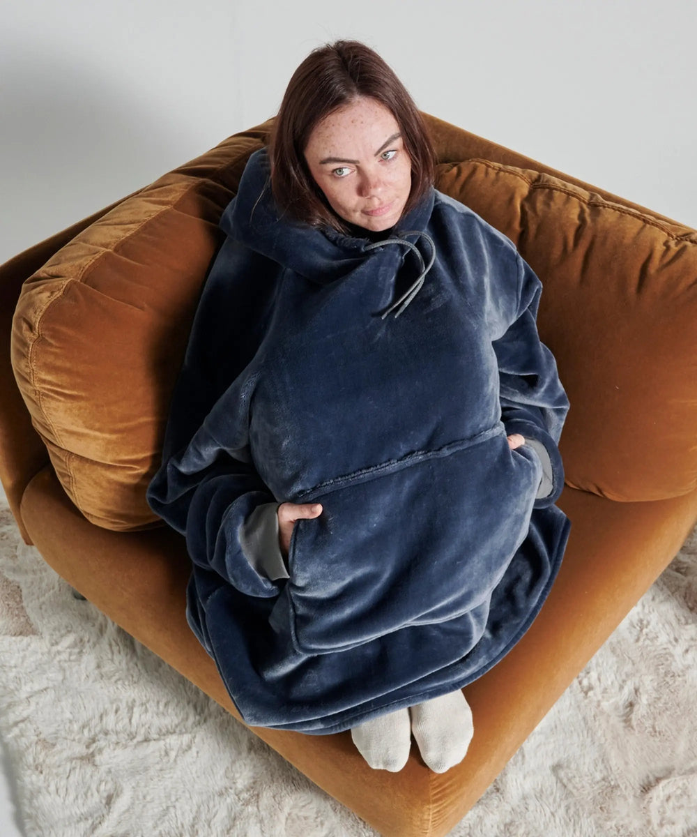 Pull Plaid Chill Bleu Nuit WARO – position détente