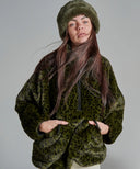 Sweater Léopard kaki WARO – modèle portant le sweater