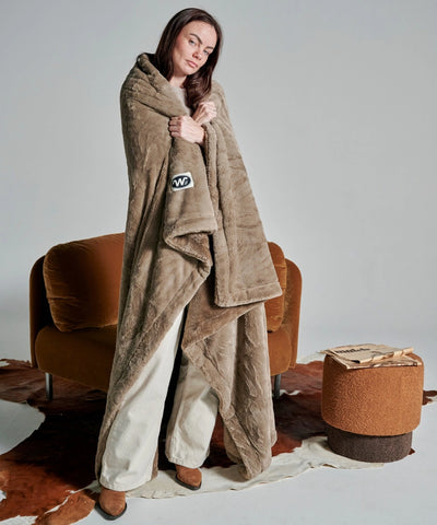 Waro taupe tiger fleece interlaced around a standing woman