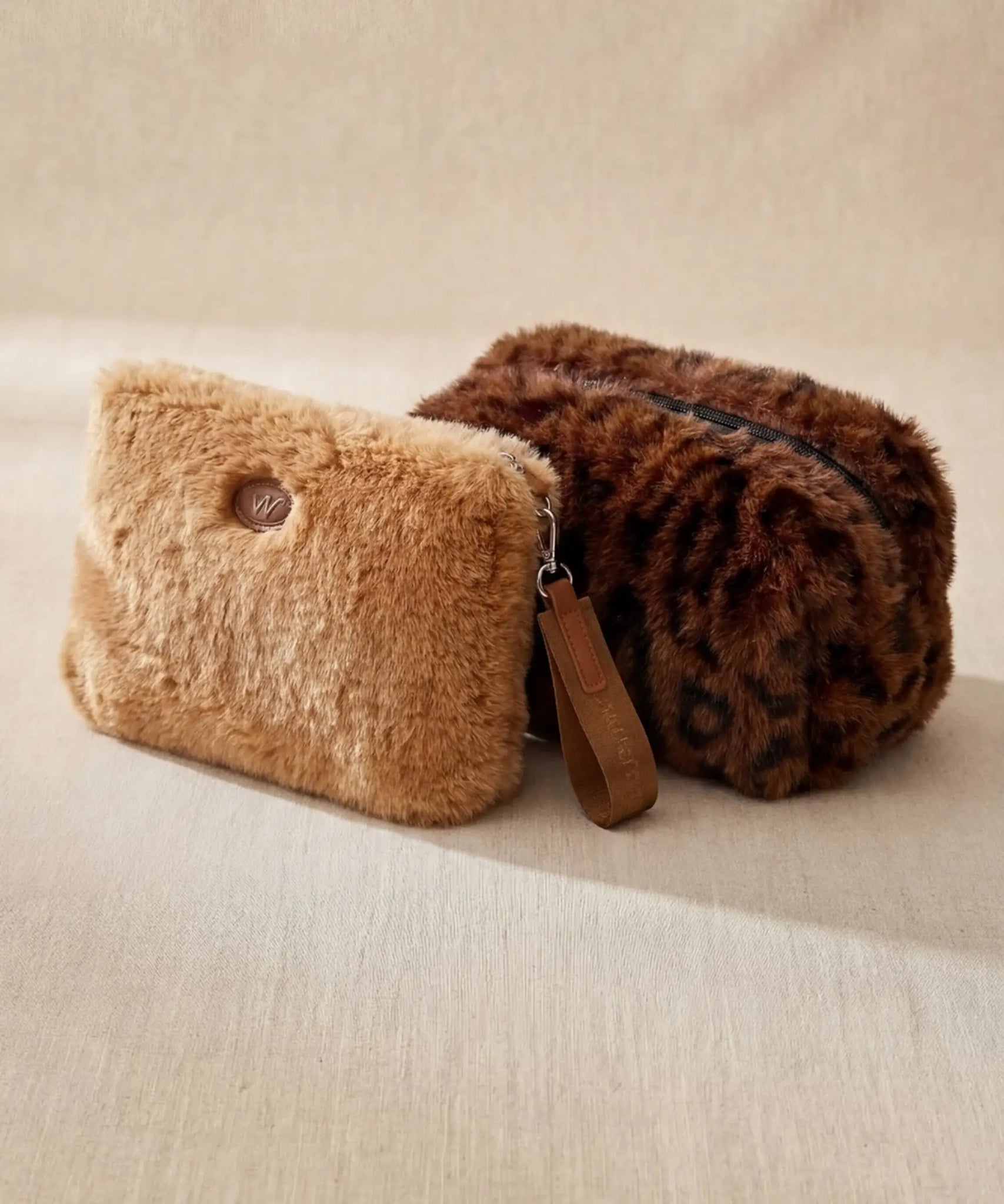Pochette mit Reißverschluss in Camel thumbnail 3