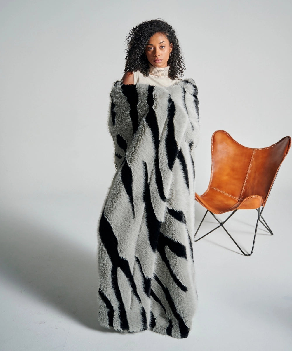 Faux fur throw - Zebra thumbnail 5