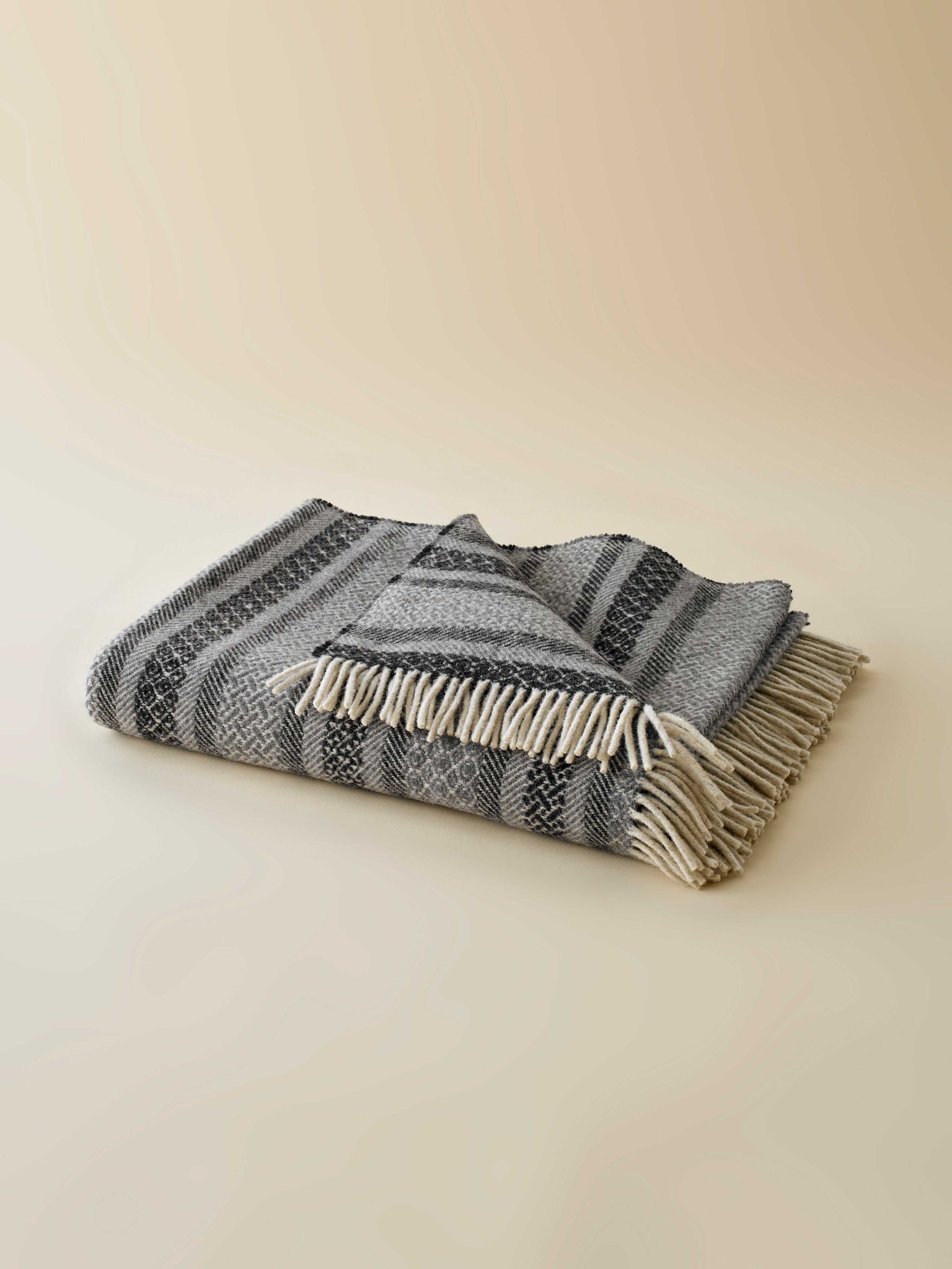 Plaid Laine Basque Gris thumbnail 1