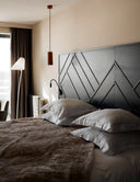 Chambre élégante et minimaliste avec un lit habillé d’un plaid doux, ambiance cocooning et chaleureuse WARO