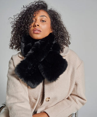 Black fur scarf - Fluffy and ultra-soft – The Waro