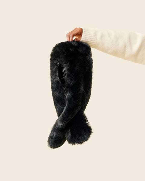Black fur scarf - Fluffy and ultra-soft – The Waro