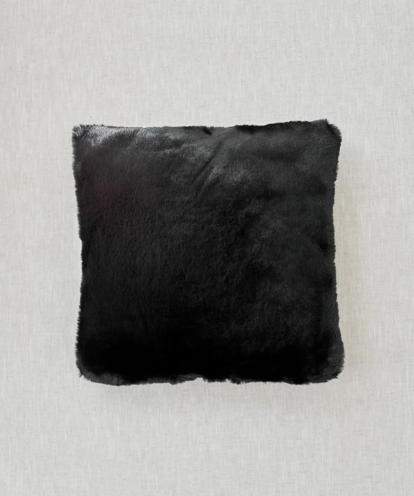 Coussin Fausse Fourrure - Panthère noire thumbnail 1