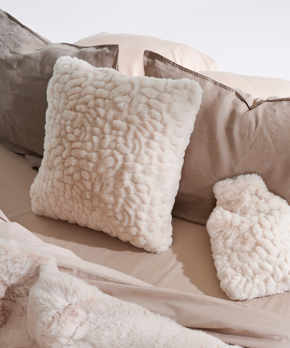 Coussin Fausse Fourrure - Galet blanc thumbnail 1