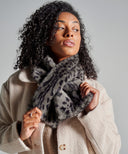 echarpe fourrure leopard gris