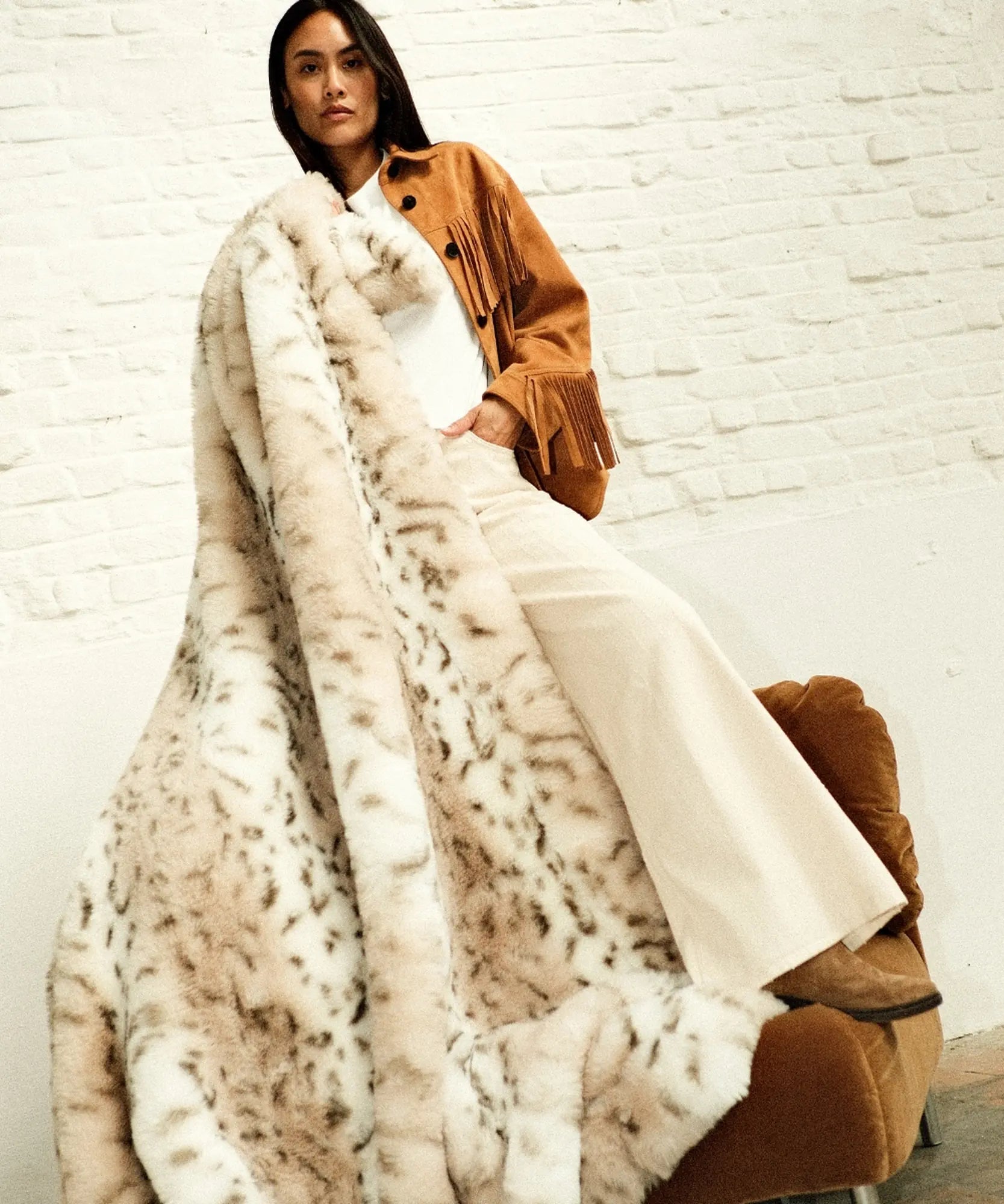 Faux fur throw - Snow Leopard thumbnail 3