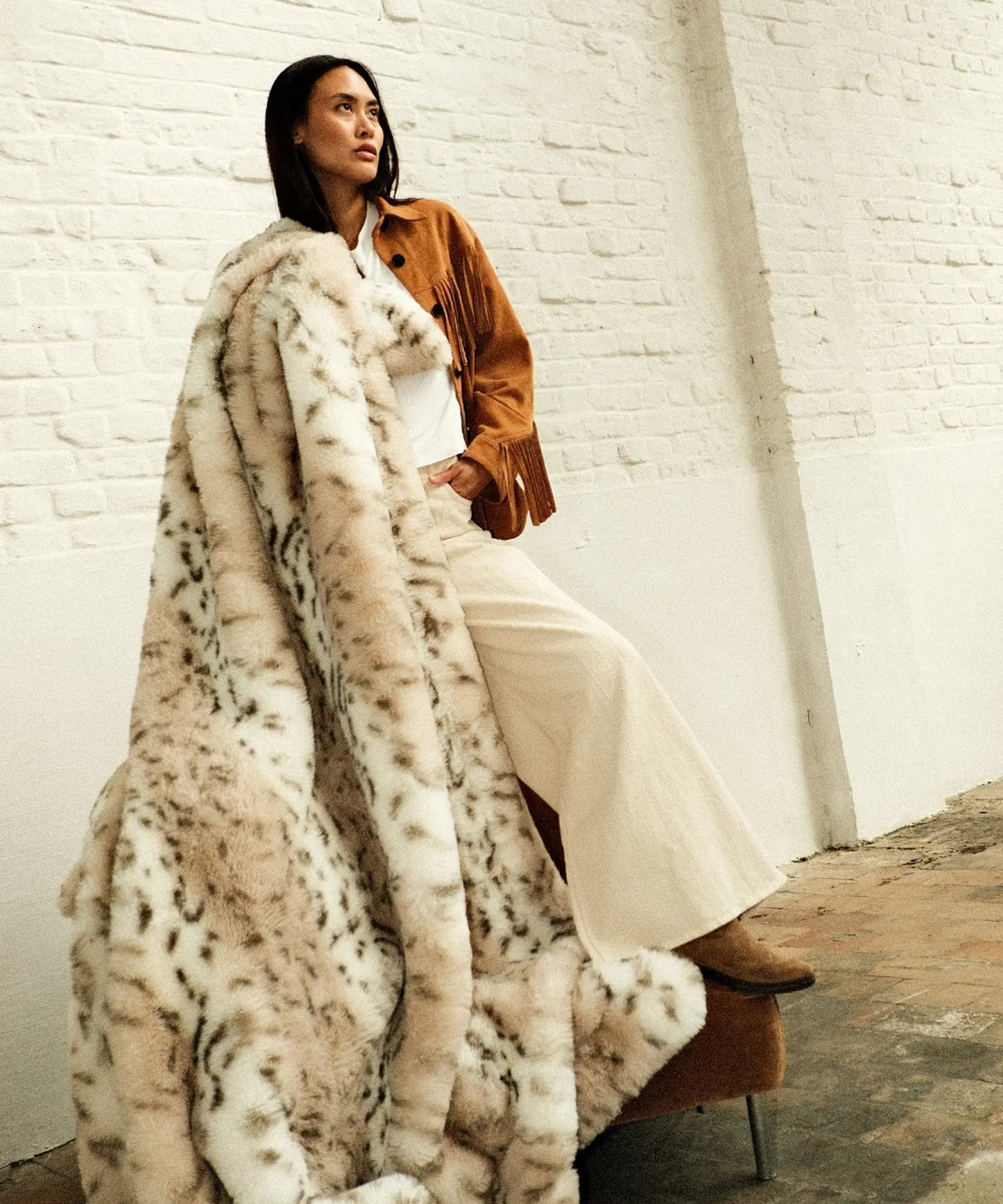 Faux fur throw - Snow Leopard thumbnail 6