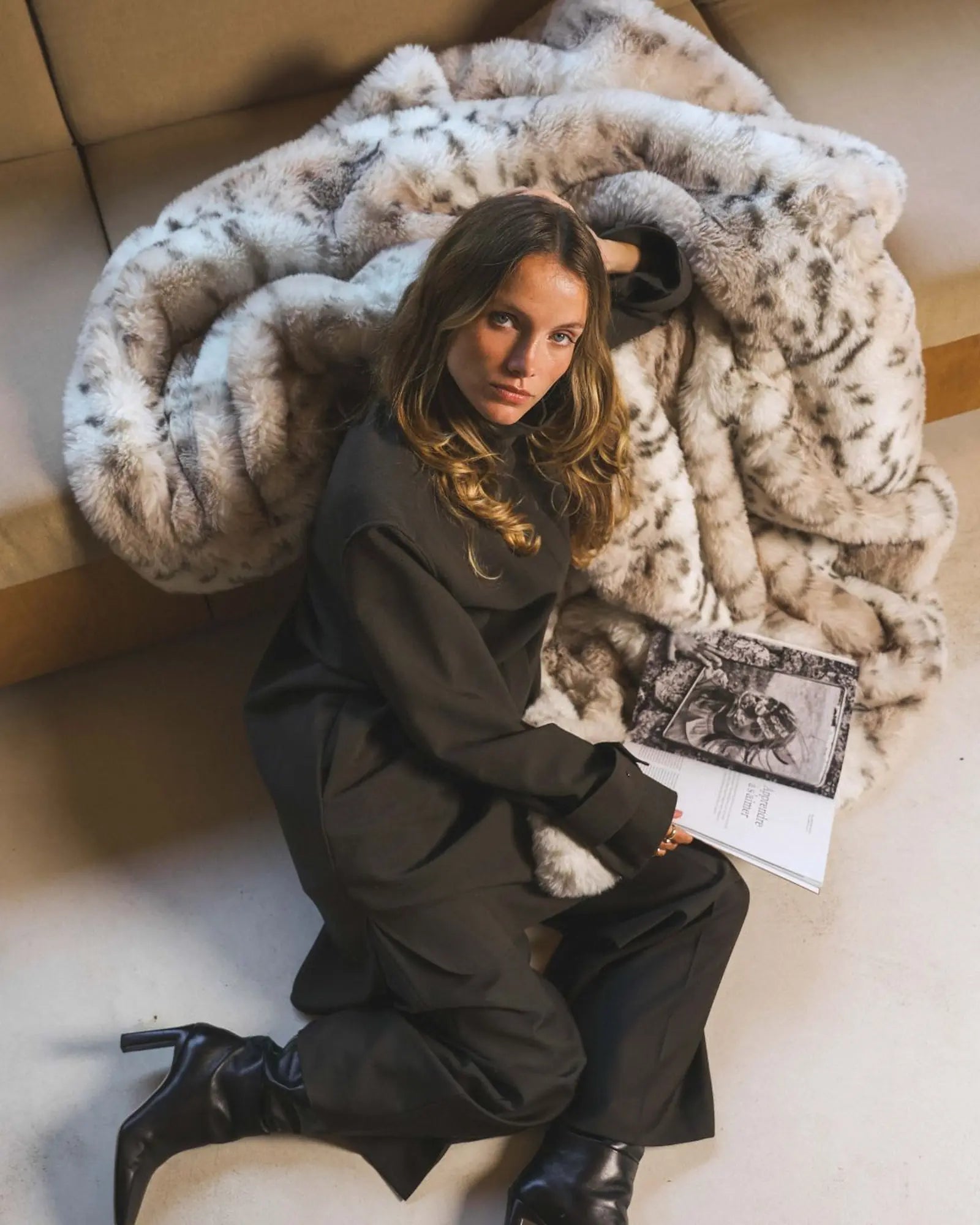 Faux fur throw - Snow Leopard thumbnail 2