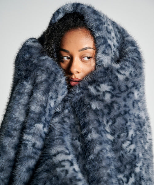 Plaid fausse fourrure Nuit Fauve – Bleu profond Waro – The Waro