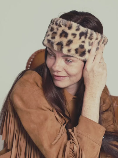 Vidéo de présentation du bandeau en fourrure léopard, accessoire d’hiver chaud, doux et tendance