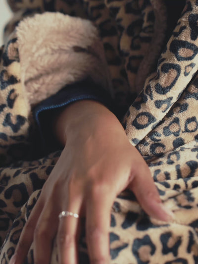 Plaid polaire wild léopard en fausse fourrure ultra douce, au motif animal élégant pour une ambiance cocooning
