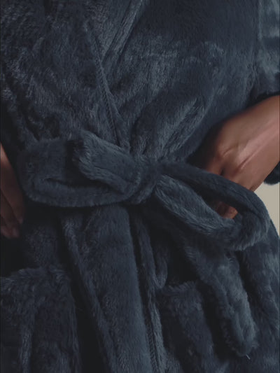 Peignoir hôtel en fausse fourrure gris WARO, ultra doux et enveloppant, inspiré du confort hôtelier haut de gamme