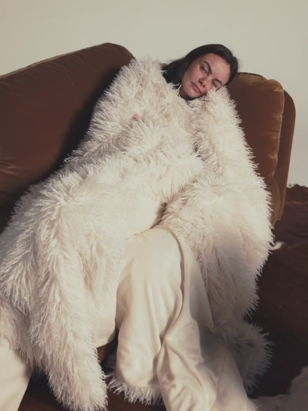 Plaid en fausse fourrure Douchka WARO, toucher ultra doux et style chaleureux pour un intérieur cocooning