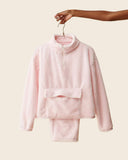 Pyjama polaire rose WARO présenté sur cintre, ensemble haut et pantalon.