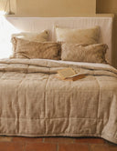 <h4><em><strong>Golden Hour</strong></em></h4>