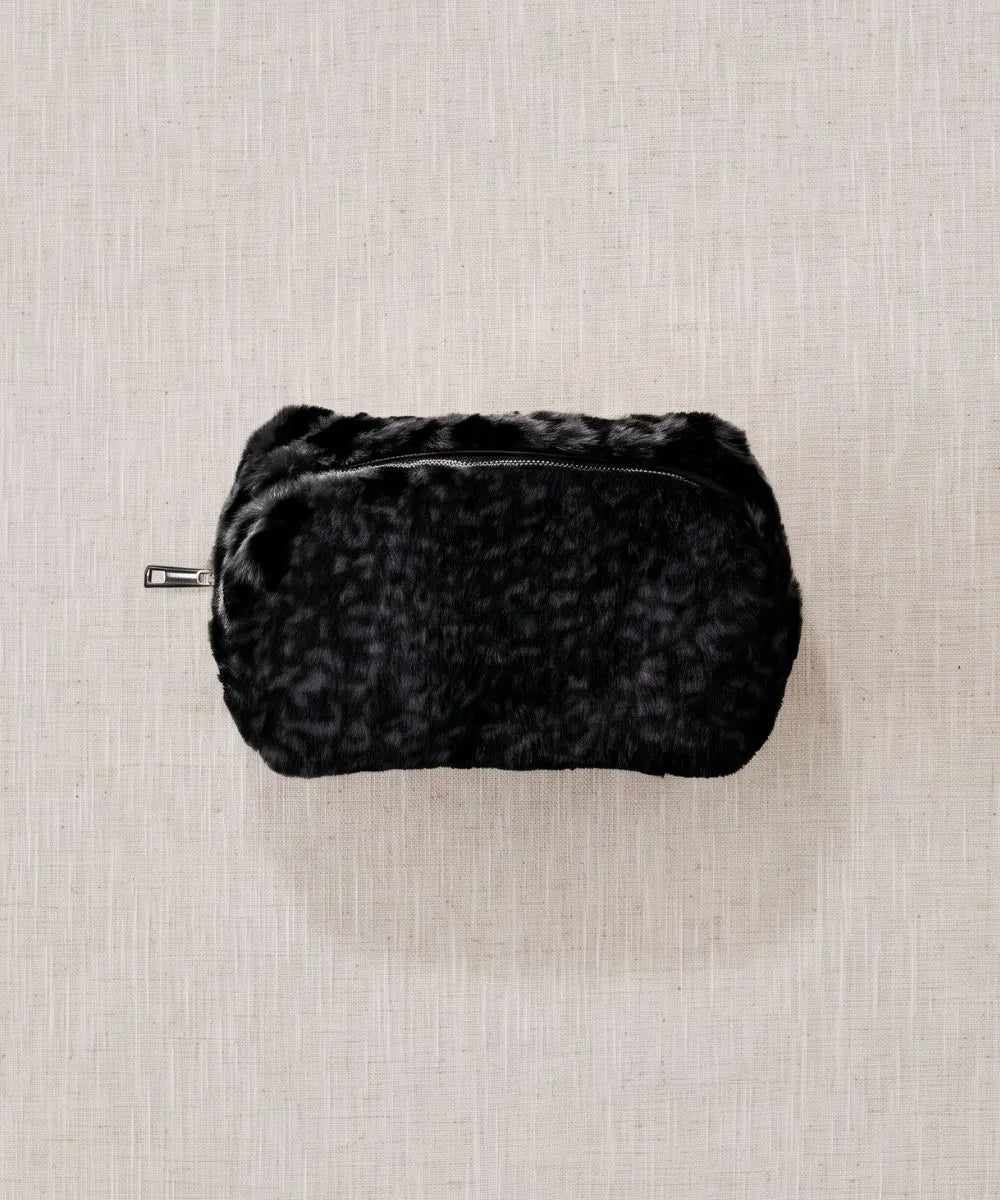trousse fourrure motif panthere noir